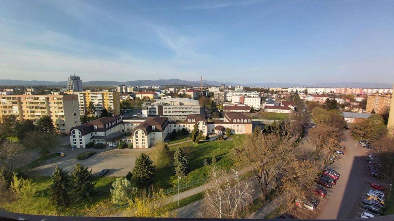 Utulny Apartman Blizko Centra Michalovce Eksteriør bilde