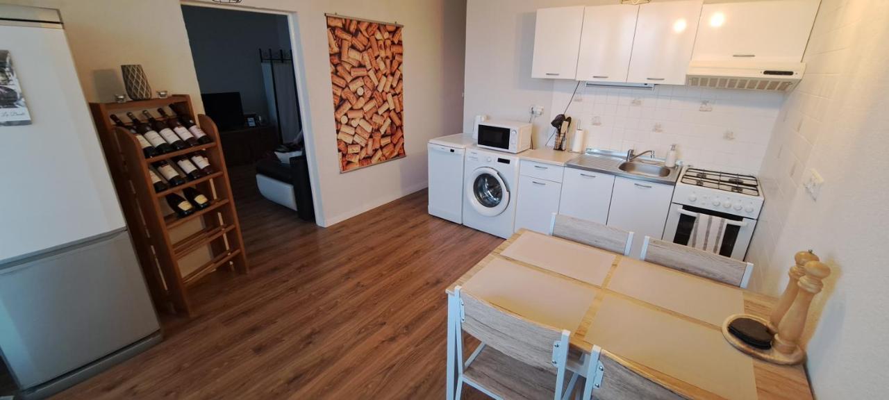 Utulny Apartman Blizko Centra Michalovce Eksteriør bilde