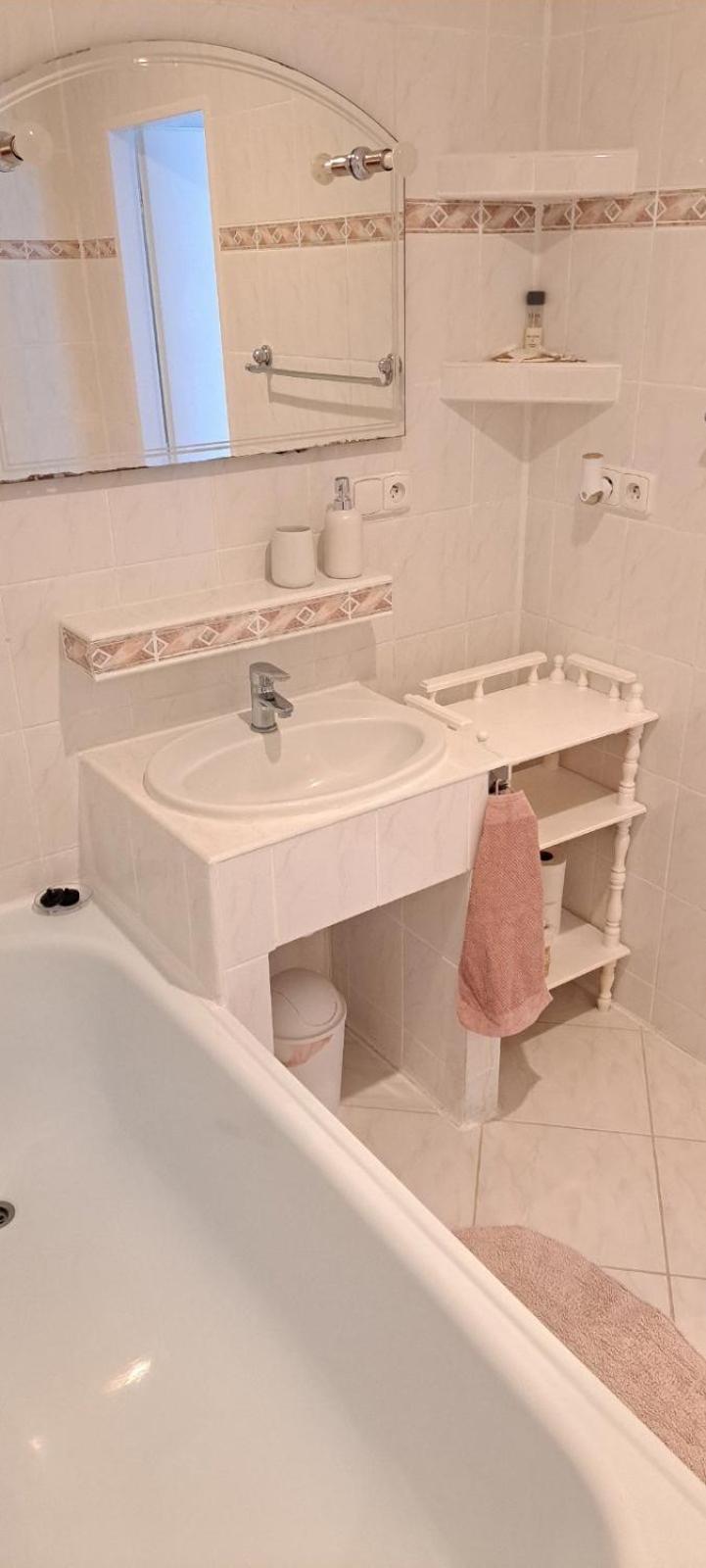 Utulny Apartman Blizko Centra Michalovce Eksteriør bilde