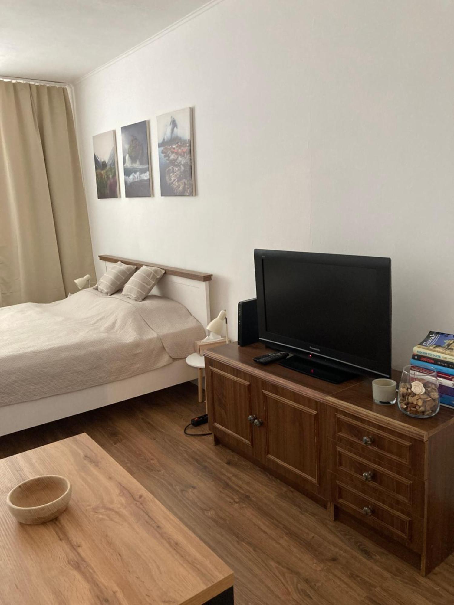 Utulny Apartman Blizko Centra Michalovce Eksteriør bilde